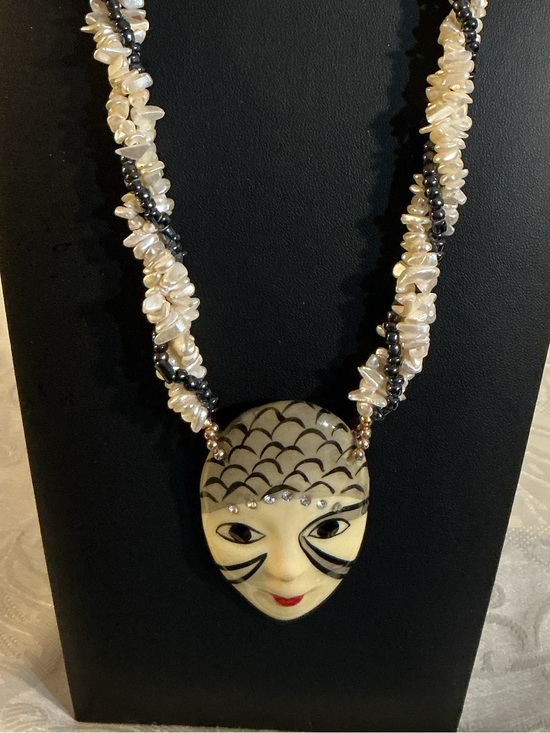 Freshwater Pearl and Black Glass Pendant Necklace Jewelry - Freshwater Pearl & Black Glass Vintage Art Deco Gold Tone Pendant Necklace